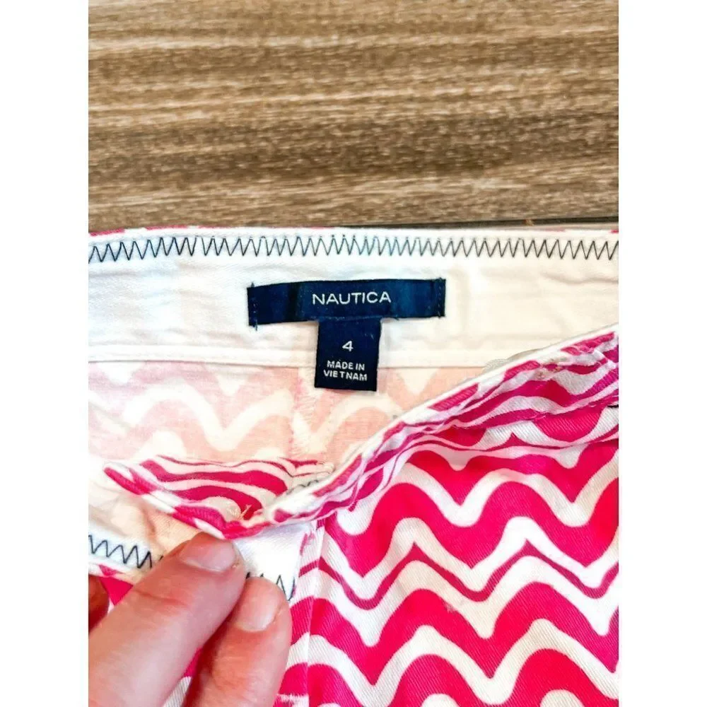 NWT! Nautica Pink and White Wave Chevon Shorts Size 4